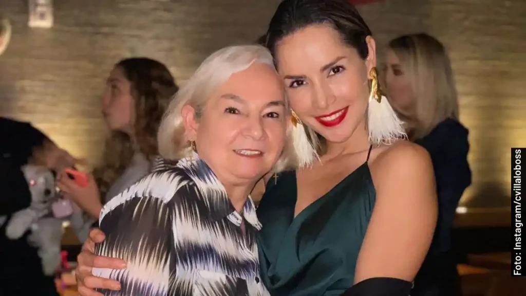 familia de Carmen Villalobos | Papás y hermanos