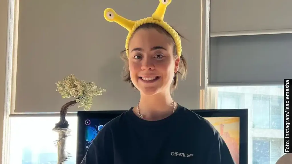 Isabella Clemesha, la actriz que interpreta a Irene en Cindy la Regia, serie de Netflix