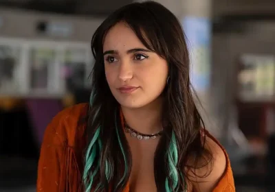 Quién es y qué edad tiene Luciana Vale, Angie en Cindy la Regia, serie de Netflix