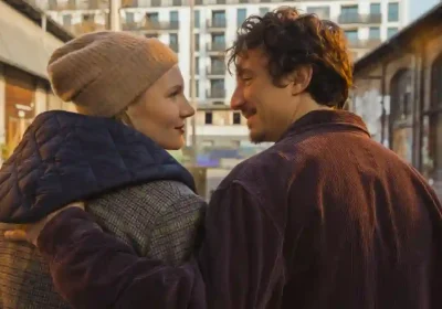 Quiénes son los actores y personajes en La Agencia del Desamor (2024), película de Netflix