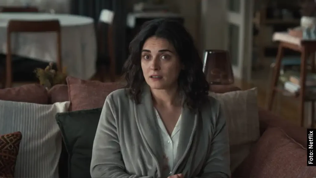 Reparto de actores y personajes en Un Fuerte Aplauso, serie de Netflix