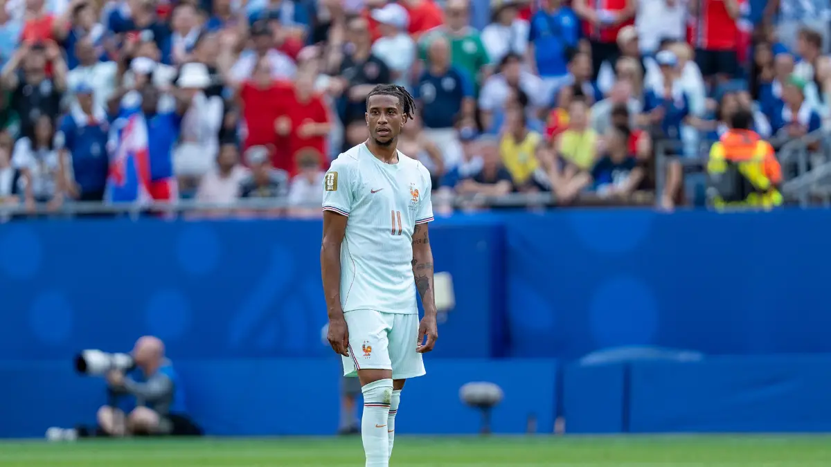 Michael Olise con la Selección de Francia